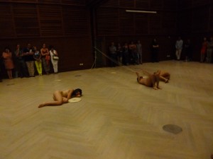 Performance de Albel Azcona Reminiscence, The art of memory.