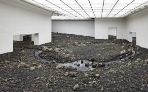 River Bed, por Olafur Eliasson en el Museo de Arte Moderno de Louisiana en Humlebaek.