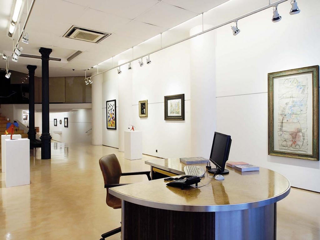 Una de las salas de la galería Mayoral d'Art, donde se pueden ver obras de los dos artistas.