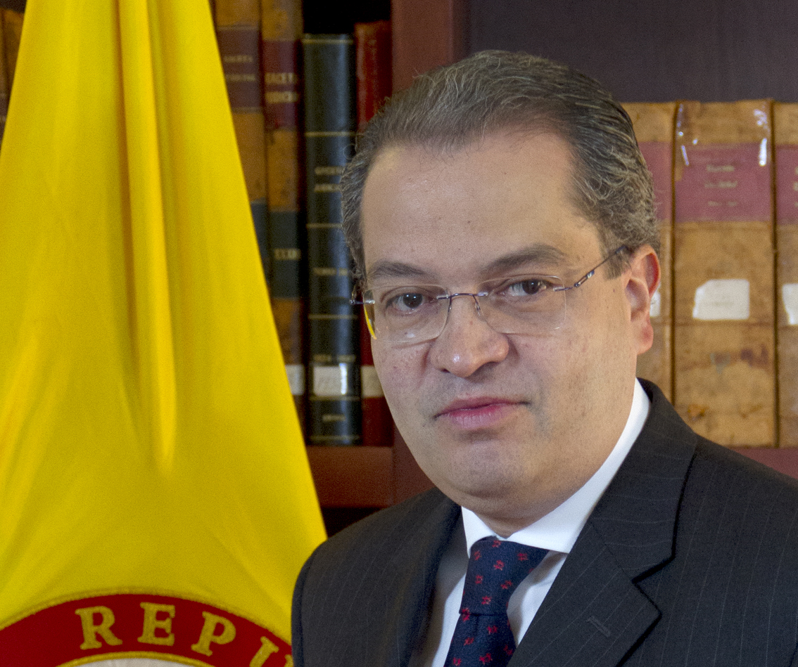 FOTO-embajador-desta.jpg