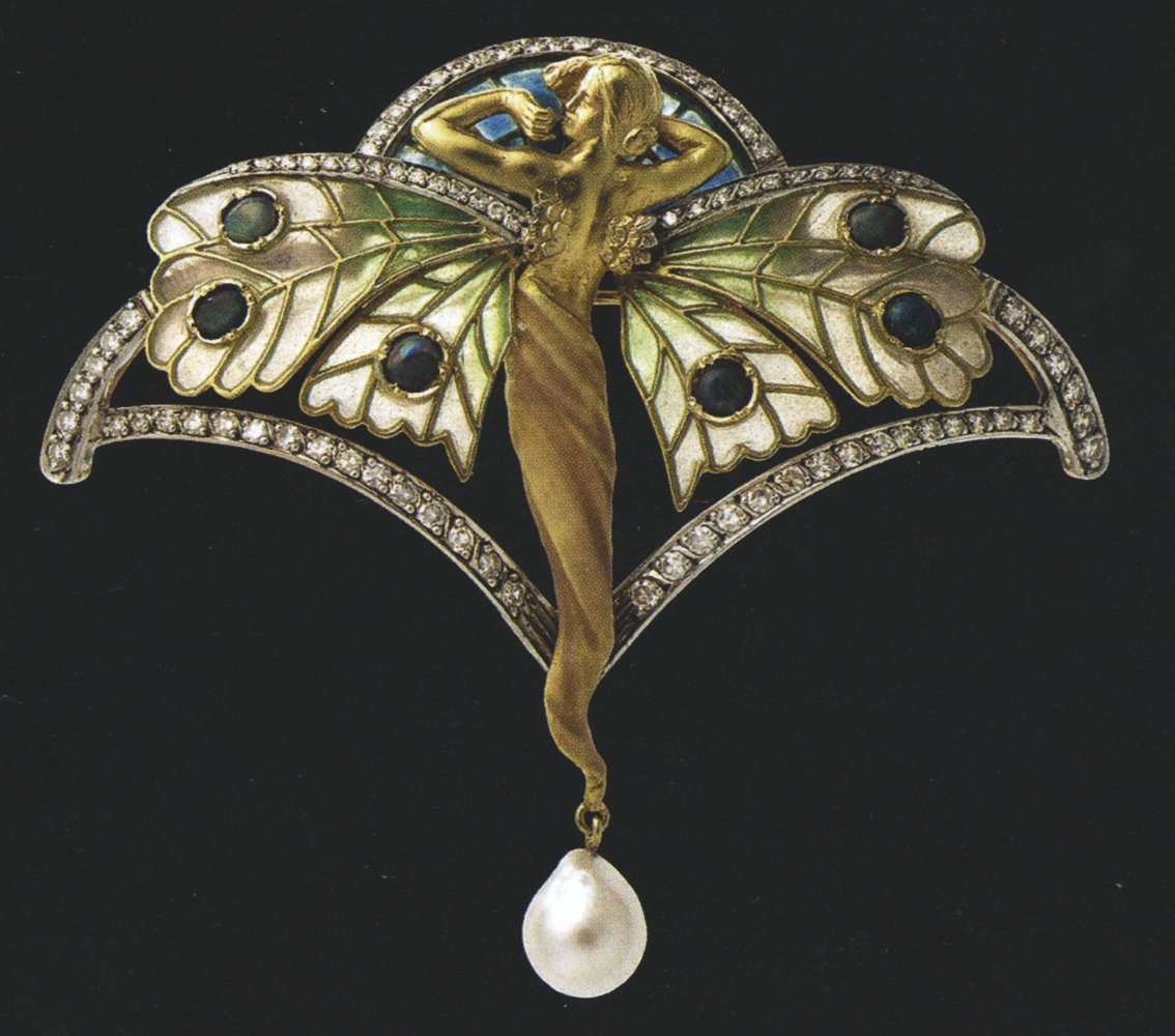 Broche, de Lluís Masriera Spilla, h. 1902, oro, esmalte, diamantes, ópalo y perlas, 6,5 x 7 cm, Colección Bagués-Masriera Jewelers.
