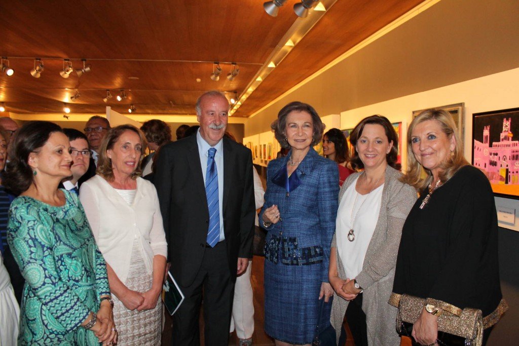 Vicente del Bosque junto a la Reina Doña Sofía y otras personalidades en la entrega de premios. Arriba, los galardonados en este certamen.