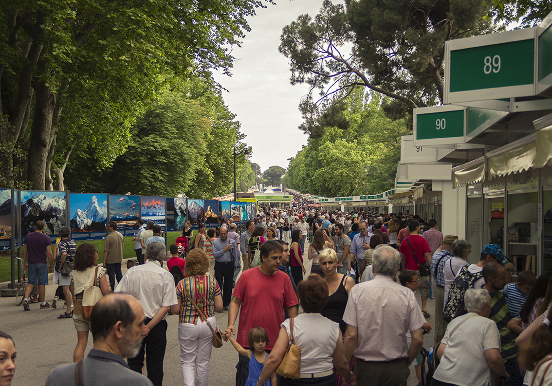 Visitantes-de-la-Feria-del-Libro.jpg