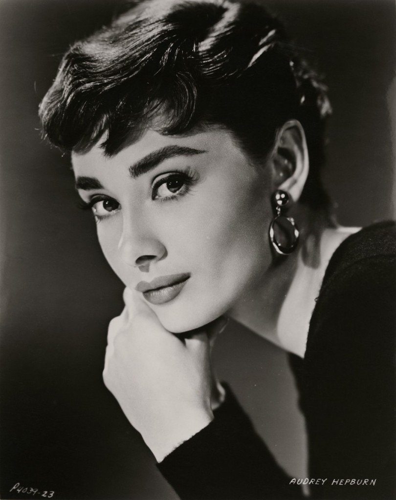 Foto promocional para 'Sabrina' de la actriz Audrey Hepburn, 1954 (© Paramount Pictures).