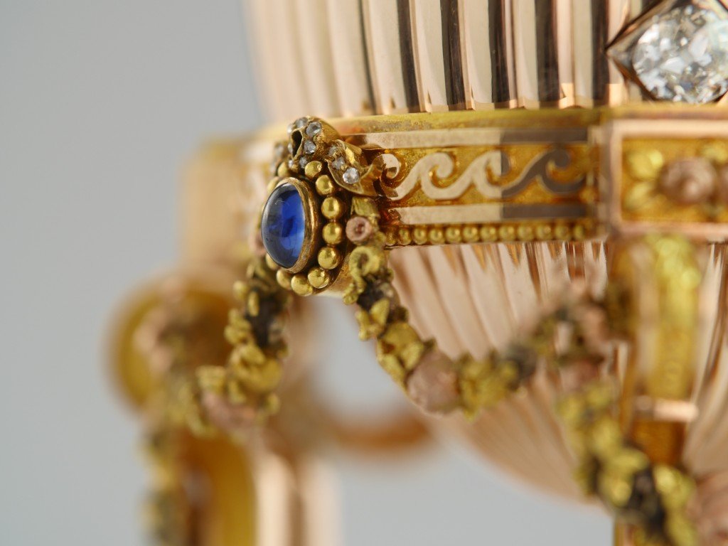 Detalle del cuidadoso engarzado de uno de los Huevos Imperiales Fabergé.