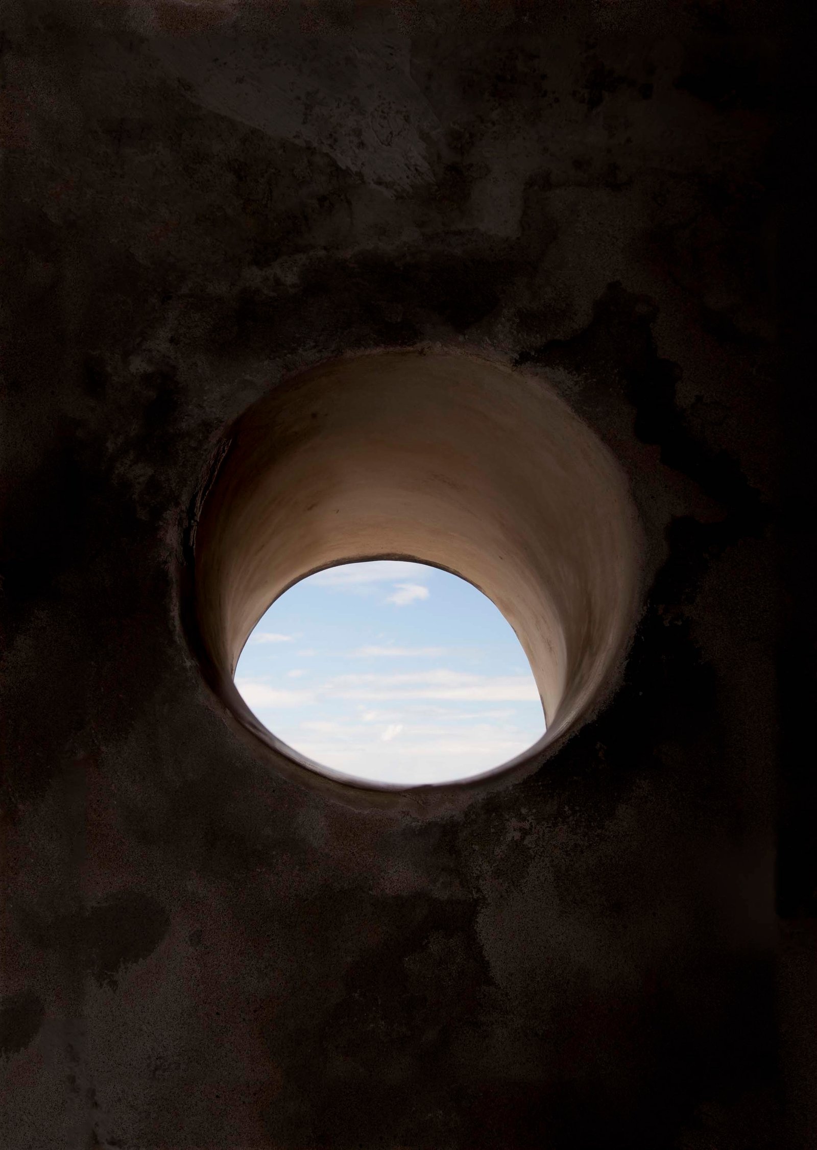 Colonial Forts, de la serie San Felipe del Morro, por Carlos Motta, 2013, 1.524 x 1.016 cm, en la galería Filomena Soares.