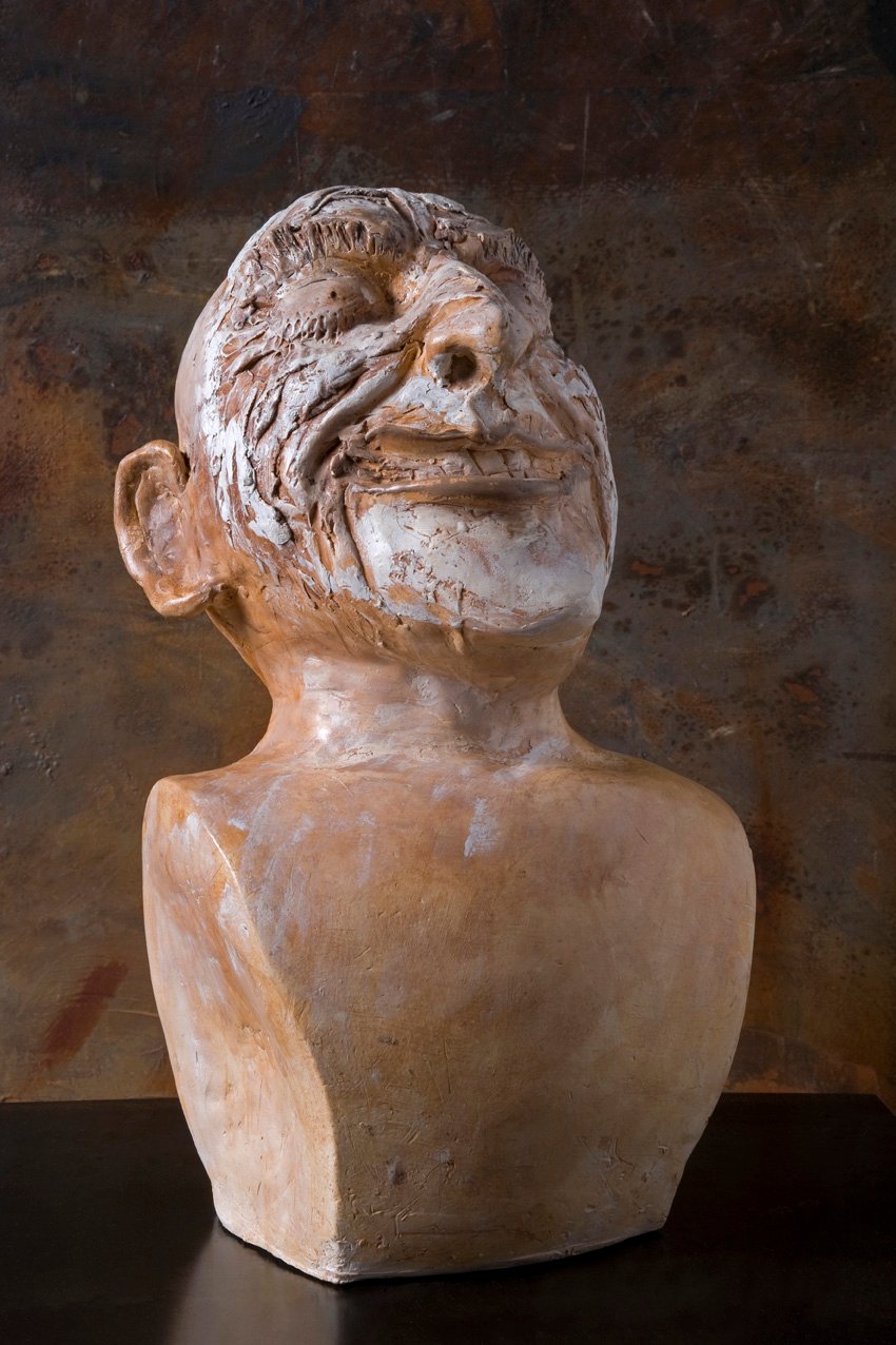 Pensando a Grock 2 (parte dell’installazione Olocausto del clown tragico), 2015, terracotta policroma, 27,5 x 44 x 25 cm, Fundación Alessandro Kokocinski.