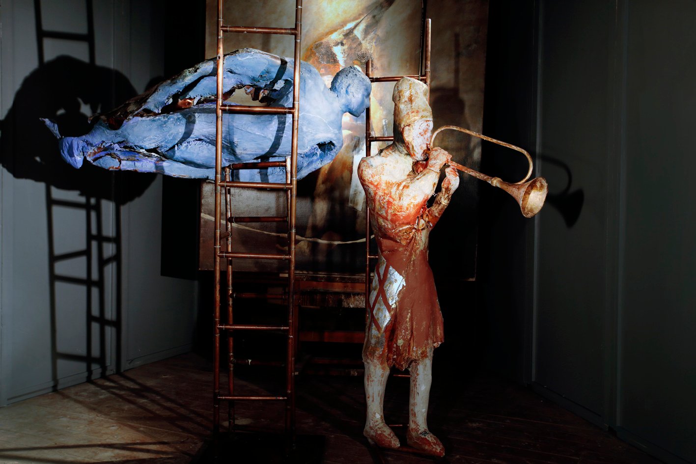 Liberato dalla pesantezza, 2013-14, INSTALLAZIONE B: Non l’ho fatto apposta bronzo, rame, vetroresina, ceramica, argento, 250 x 300 x 100 cm, Fundación Alessandro Kokocinski.