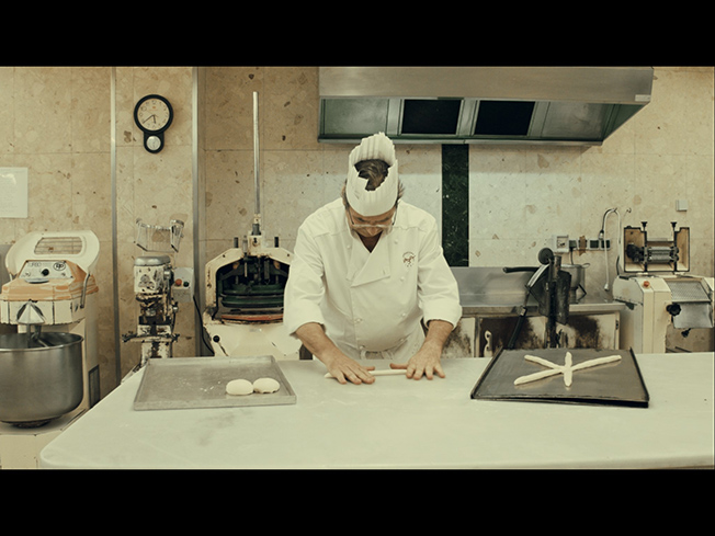Jornada de 8 actos. Capítulo 1: El palo nuestro de cada día, por Paco Chanivet, 2015, vídeo monocanal.