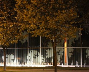 IIT McCormick Tribune Campus Center, un proyecto de OMA con las cortinas de Petra Blaisse/Inside Outside. 