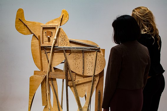 Vista de la exposición en el MoMA Pablo Picasso Sculpture 2015, con Toro de 1958. Foto: Pablo Enriquez.