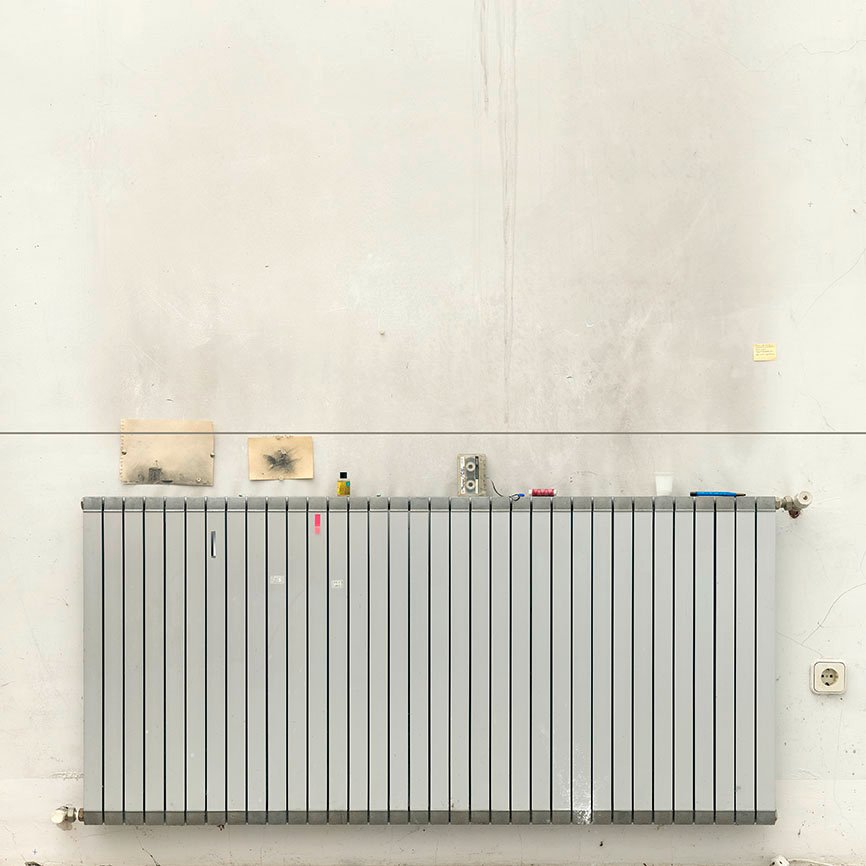 Things in a room, Untitled, enero de 2013, fotografía, aluminio, 194 x 194 cm. Arriba, Things in a room (25yrs), 2013, fotografía impresa sobre panel de aluminio, ed. de 3 + 2 PA ejemplar PA 2, 87 x 180 cm. Todas las imágenes, cortesía de la galería Marlborough.
