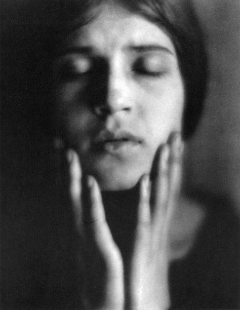 011_edward-weston-tina-che-recita-1924