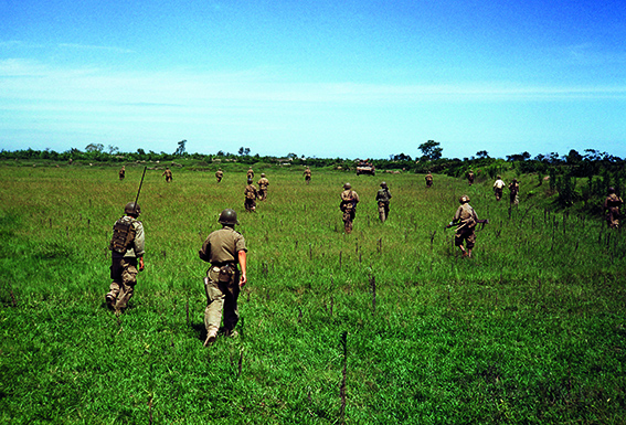 13.-Capa_On-the-road-from-Namdinh-to-Thaibinh-Indochina-Vietnam-May-1954-1.jpg