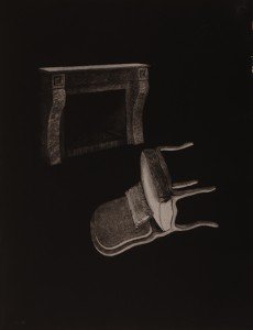 Mobiliario VII, por Juan Muñoz, 1996, 160 x 120 cm, manera negra y punta seca. Cortesía Elvira González. 