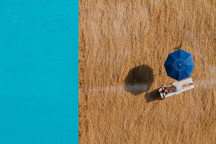 Detalle de República Mínima #3, por Rubén Martín de Lucas, fotografía intervenida con óleo, 100 x 150 cm.