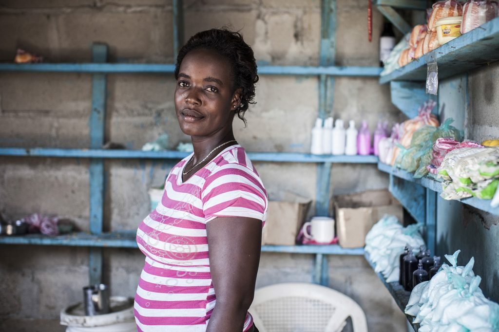 Foto: Shiho Fukada. Cap-Haïtien, HAITI - SEPTEMBER 10, 2014: Alcime Rose Lourdes, 28, at her shop.