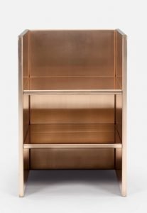 Armchair #47/48, diseño de Donal Judd, 1984, 75 x 50 x 50 cm, cobre.
