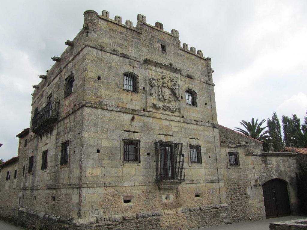 Torre de Queveda en Santillana del Mar (Santander).