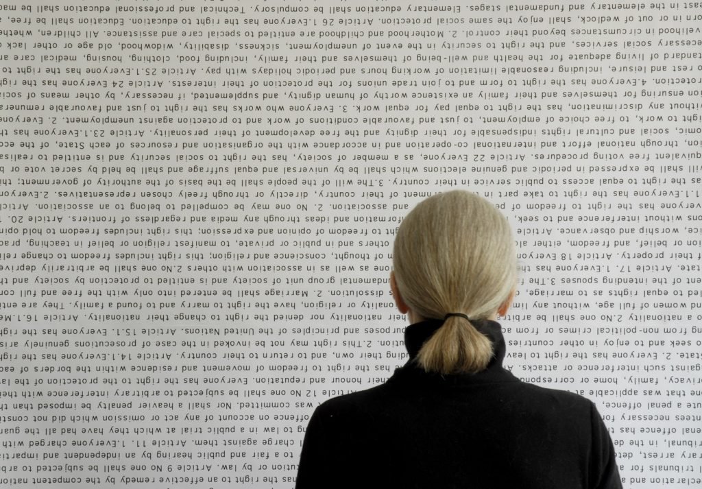 Actos de memoria, por Monica Ross, 2008-13, vídeo y póster, color y sonido, 120’.