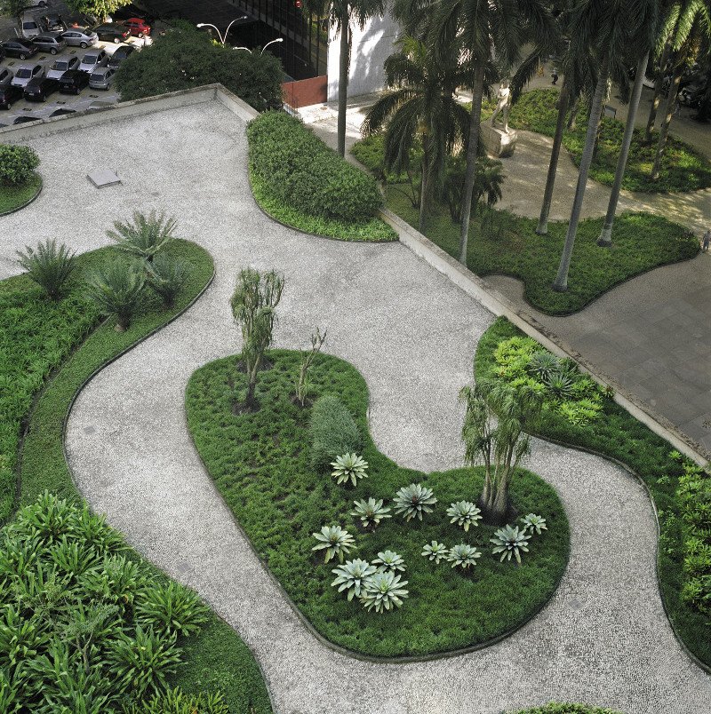 Jardines del Ministerio de Educación y Salud Pública, Río de Janeiro, proyecto de Burle Marx. Fotografía © Cesar Barreto. 