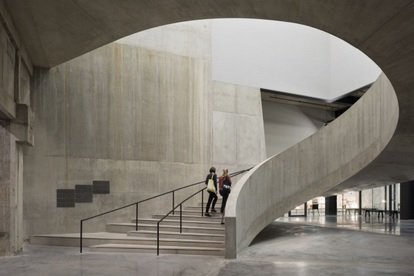 Vista del interior de la ampliación de la Tate Modern. 