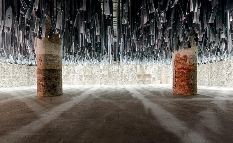 Sala de acceso al Arsenal, proyecto de Alejandro Aravena. Fotografía: Andrea Avezzù. Cortesía: La Biennale di Venezia.