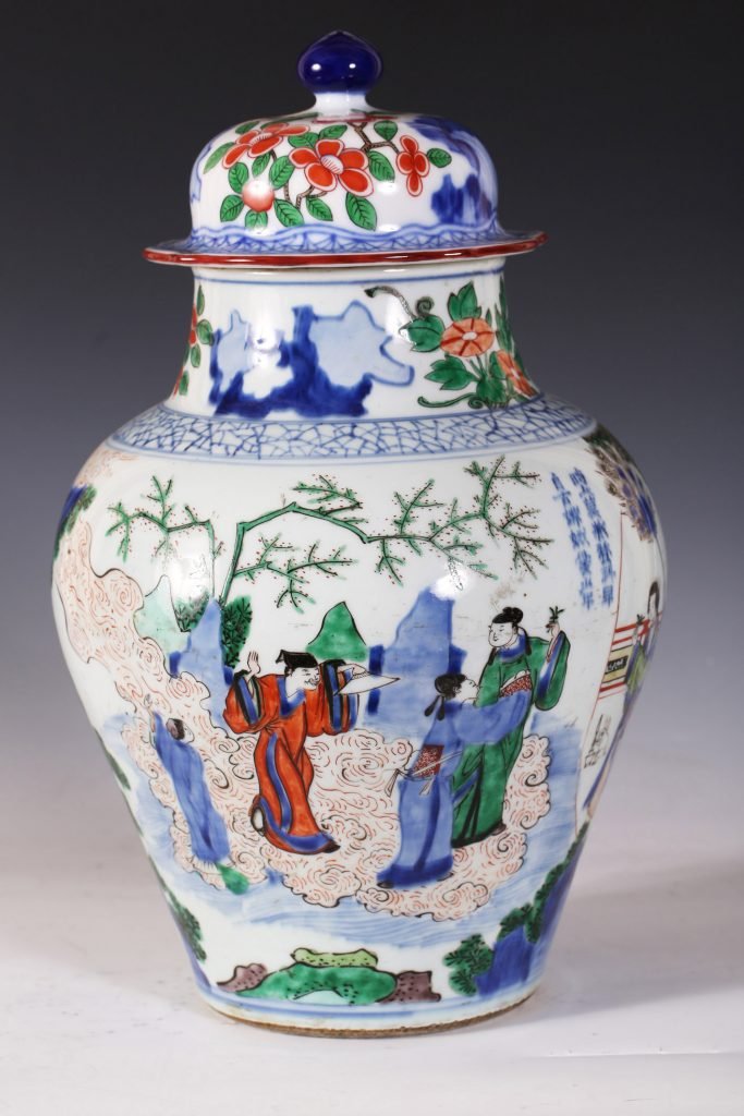 Vaso con coperchio, 1644-62, Dinastia Qing, Reino de Shunzhi, China, porcelana.
