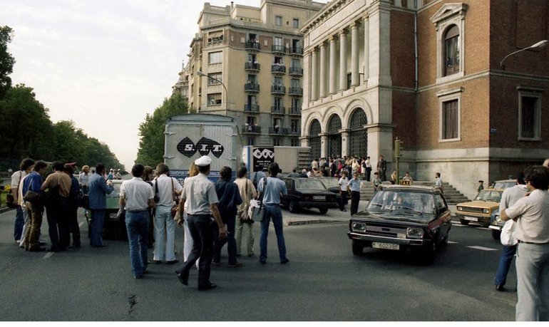 Llegada del óleo de Pablo Picasso al Casón del Buen Retiro de Madrid.