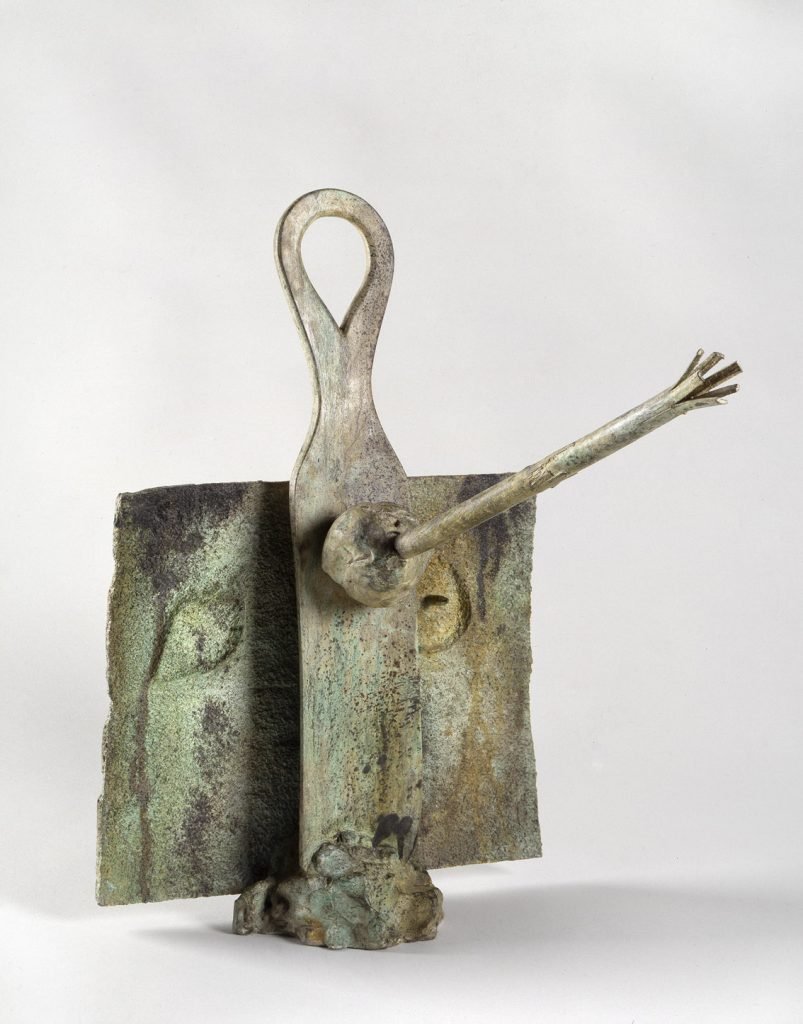 Jeune fille à l'étoile, 1977, bronce, 48 x 33 x 40 cm, ed 1/6. Cortesía de la galería Lelong de París.