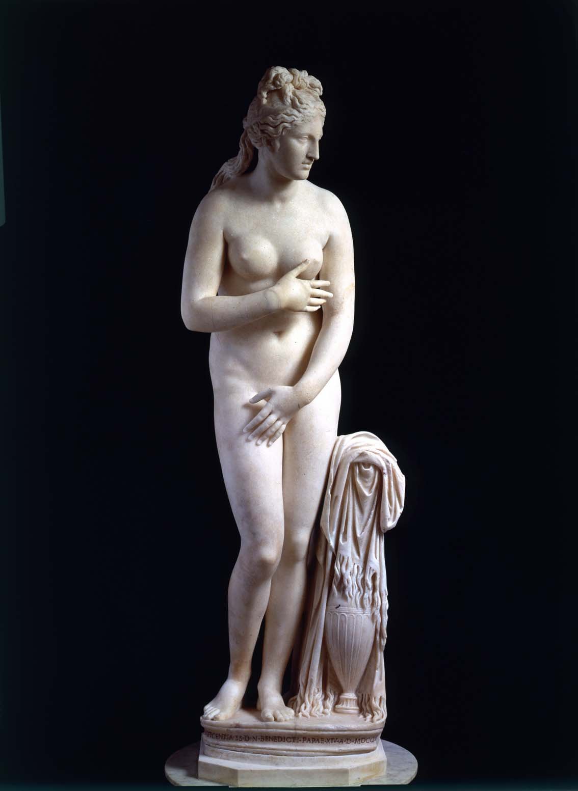Venus Capitolina, primera mitad del siglo II d.C., mármol de Paros, 193 cm de altura, Roma, Museo Capitolino.