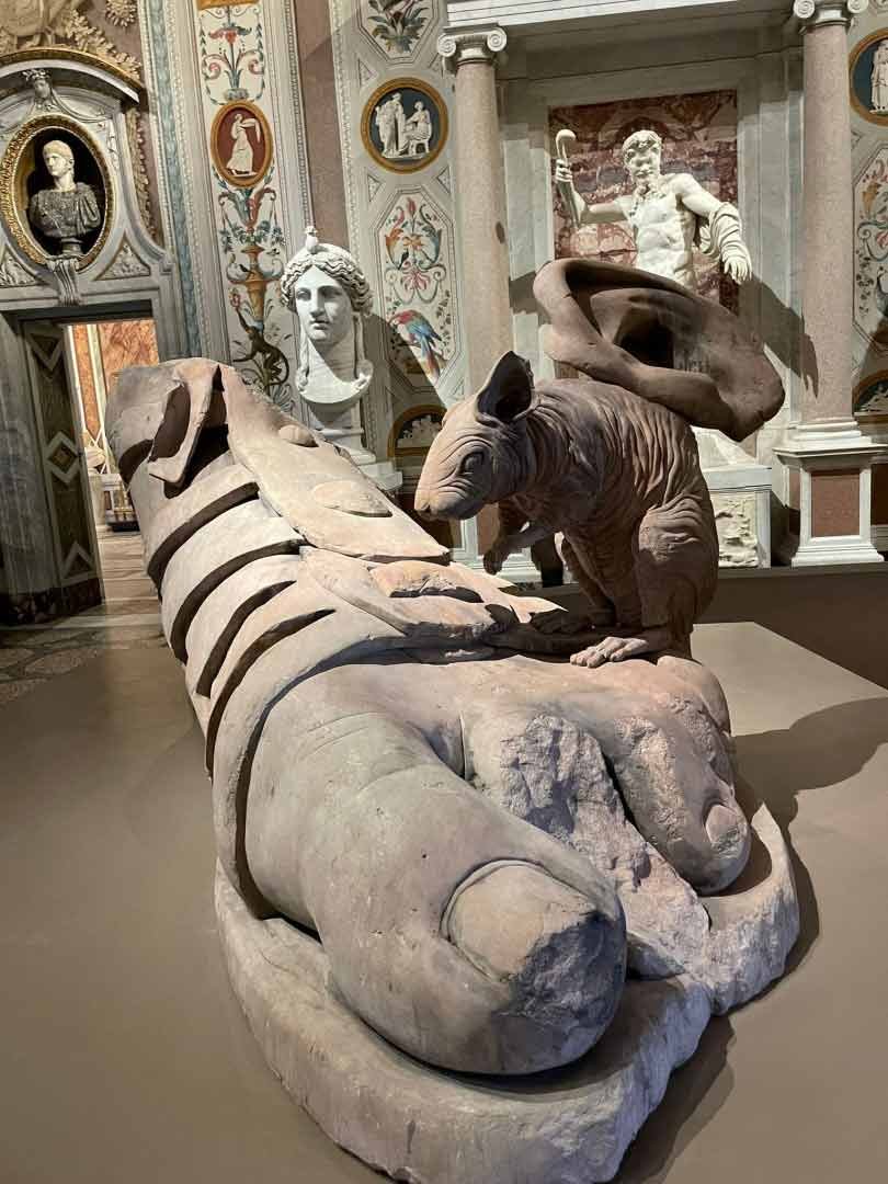 Damien Hirst: Archaeology Now  na Galería Borghese, instalação. Foto ©Galleria Borghese Ministero della Cultura ©Damien Hirst and Science Ltd. Todos os direitos reservados DACS 2021/SIAE 2021.