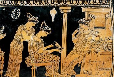 Decoracion-de-un-epinetro-soporte-cilindrico-para-desbastar-lana-del-siglo-V-a.C.-obra-del-llamado-Pintor-de-Eretria.jpg