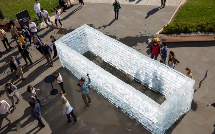 Fluids-Navarra-happening-realizado-en-la-explanada-del-Museo-Universidad-de-Navarra.-MANUEL-CASTELLS-7.jpg