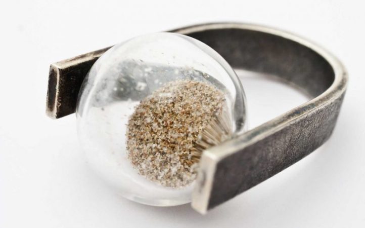 Fusión, primer de joyería creativa en vidrioDescubrir el la revista líder arte en español