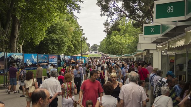 Visitantes-de-la-Feria-del-Libro.jpg